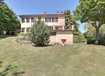 Vendita villa Montesegale 9 Locali 548 m2