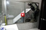(Video) La baignoire passage secret dans la maison d'un mafieux 